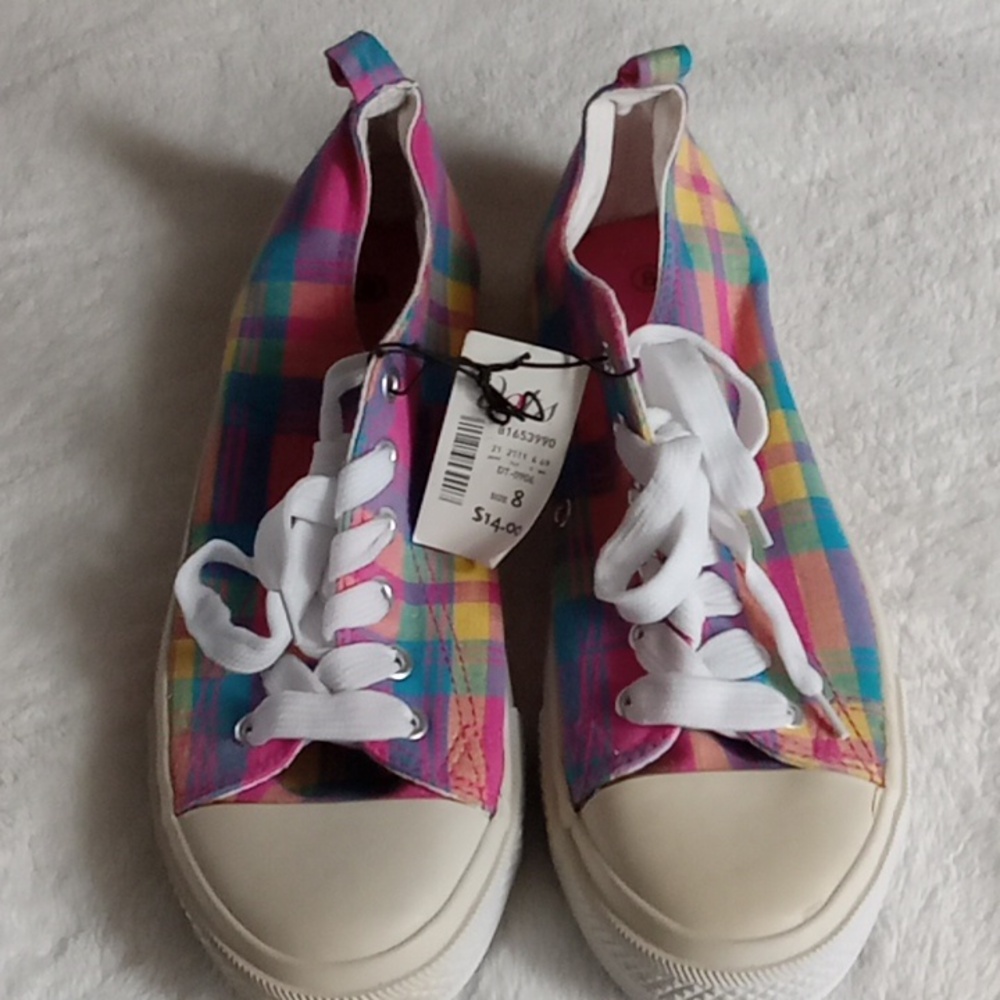 NWT Dots brand plaid spring sneakers.